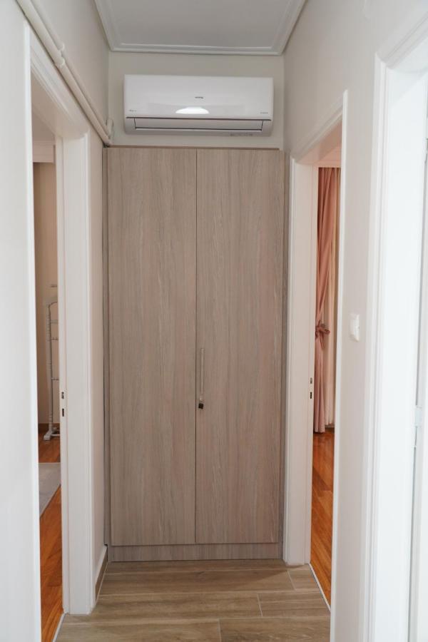 Larissa Downtown Apartment With Parking Exterior foto