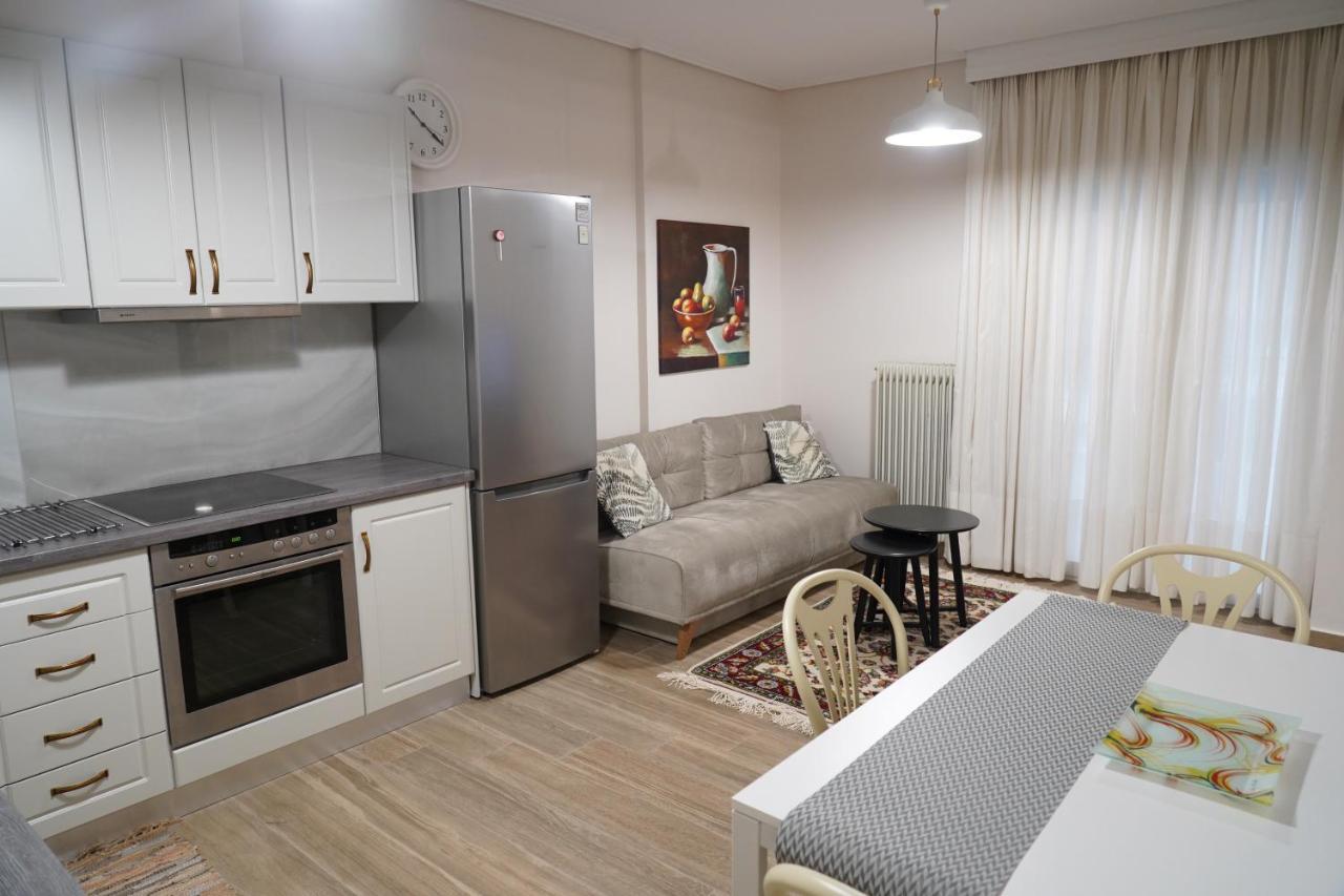 Larissa Downtown Apartment With Parking Exterior foto