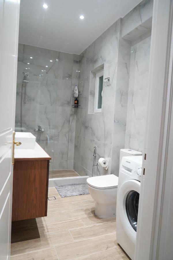 Larissa Downtown Apartment With Parking Exterior foto