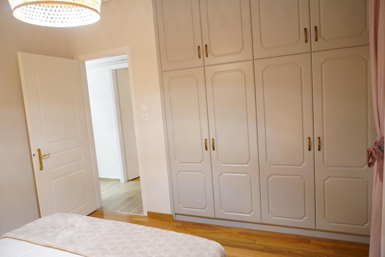 Larissa Downtown Apartment With Parking Exterior foto