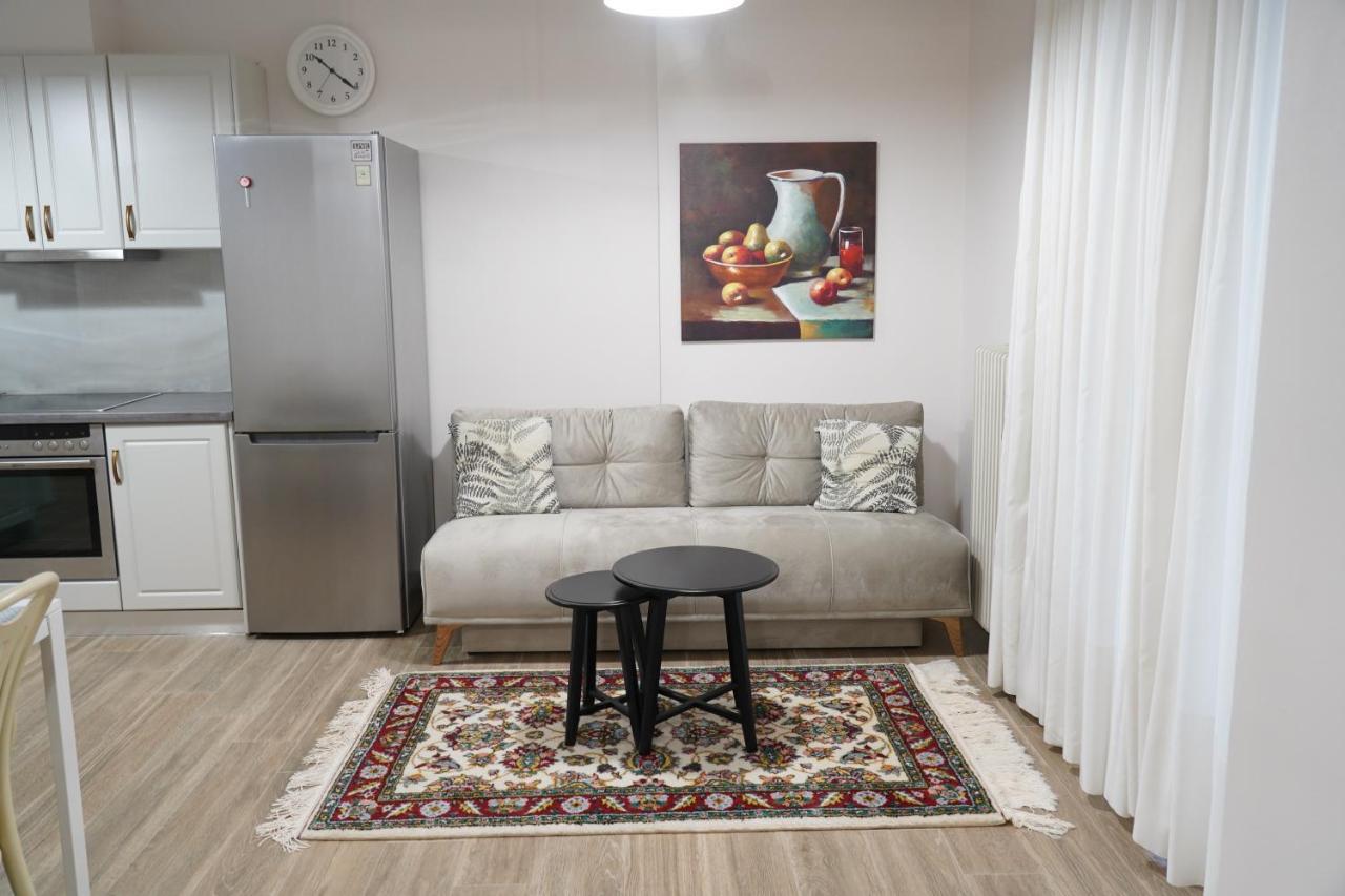 Larissa Downtown Apartment With Parking Exterior foto