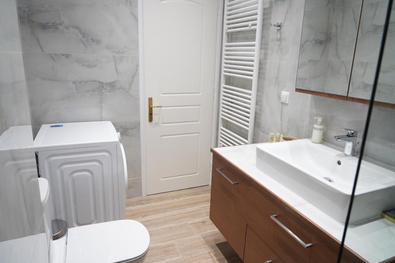 Larissa Downtown Apartment With Parking Exterior foto