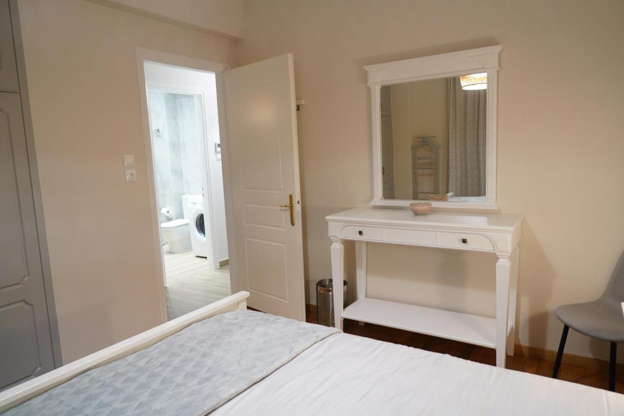 Larissa Downtown Apartment With Parking Exterior foto