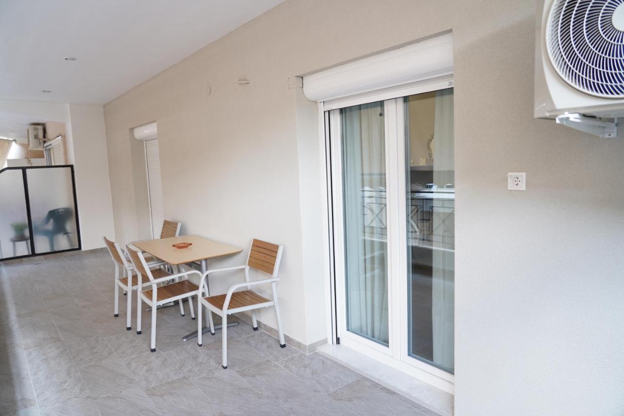 Larissa Downtown Apartment With Parking Exterior foto
