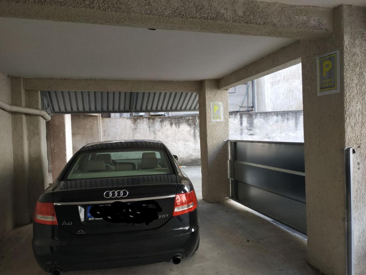 Larissa Downtown Apartment With Parking Exterior foto